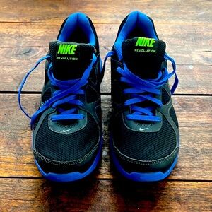 Nike Revolution Sneakers